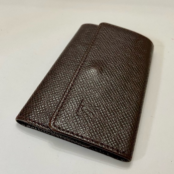 Louis Vuitton Brown Taiga Leather 6-Hooks Key Case - Picture 3 of 12